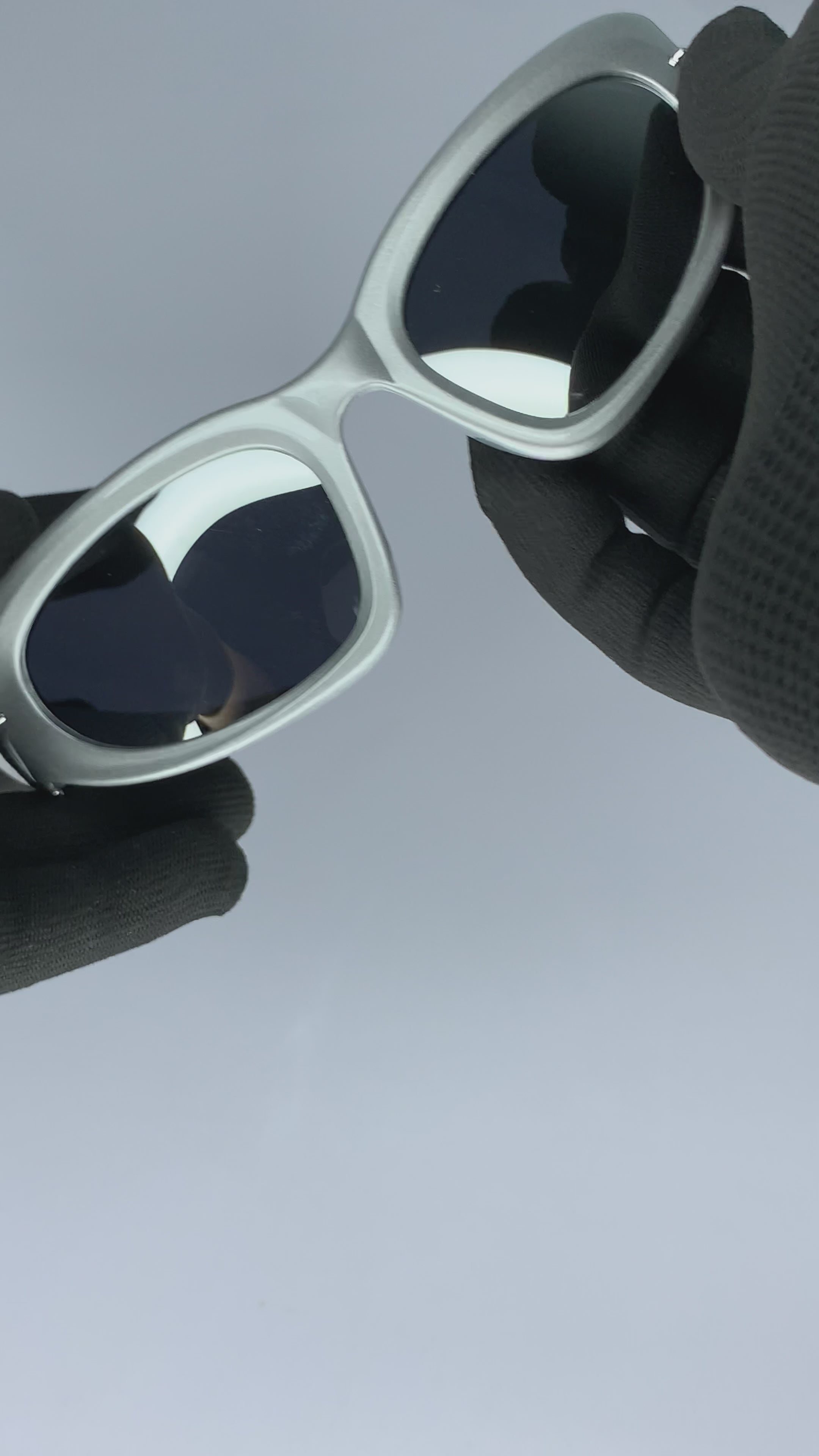 Y2K - Silver Chrome Viper Glasses - White Mercury